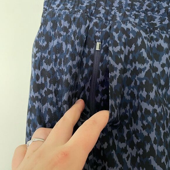 Athleta Women's Avenue Printed Wide Leg Cropped Pants Size 6 Petite Animal Print - Picture 5 of 9